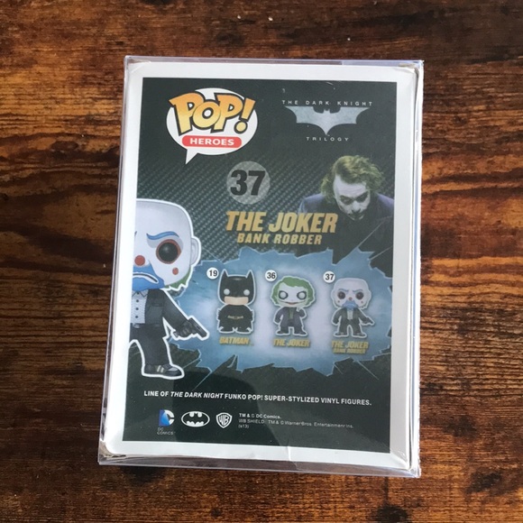 Funko Pop! Vinyl: DC Comics - The Joker (Bank Robber) #37 Pop Armor - Picture 3 of 6